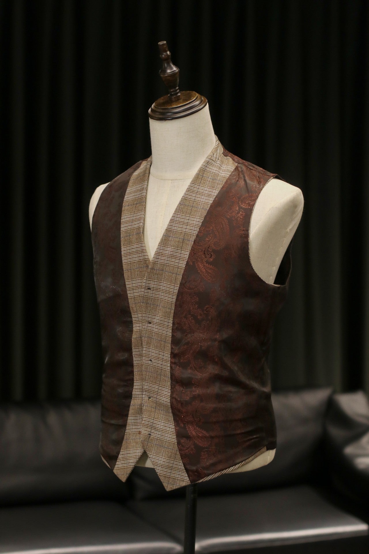 TAVERNY Captain - Men's Three-Piece Checkered Suit in Beige
